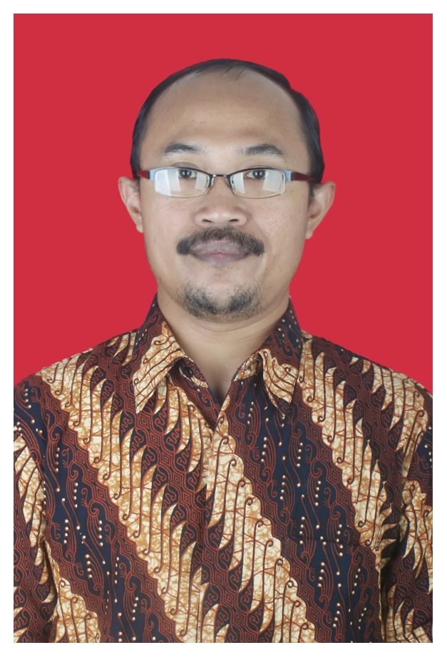 Dr. Teguh Wahyono, S.Kom, M.Cs